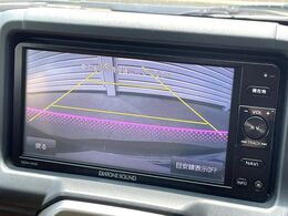 【バックカメラ】駐車時に後方がリアルタイム映像で確認できます。大型商業施設や立体駐車場での駐車時や、夜間のバック時に大活躍！運転スキルに関わらず、今や必須となった装備のひとつです！