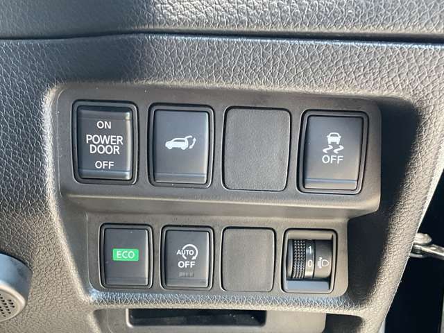 運転席回りのスイッチ類です。