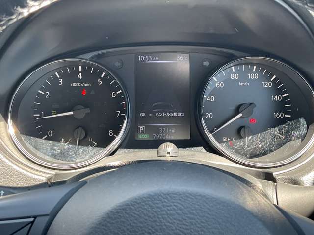 視認性の高いメーターで運転情報を的確に把握できます