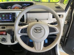 【スマートアシストII】走行中に前方の車両と歩行者を認識。衝突の危険が高いと判断した場合に警報や緊急ブレーキで衝突回避や衝突時の被害を軽減。さらに車線逸脱警報・前後誤発進抑制機能もセットで装備！
