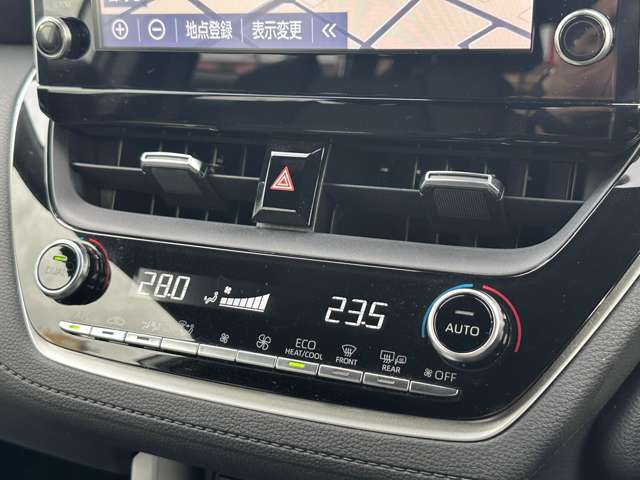 運転席周りのスイッチ類になります。様々な装備がついておりますので、ご不明な点があれば、いつでもお問い合わせお待ちしております。