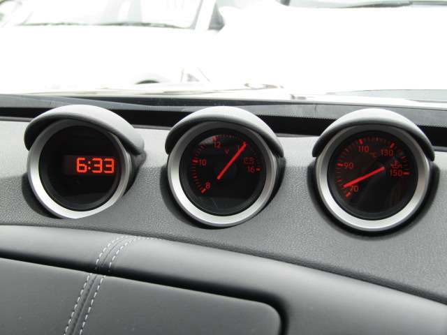 お車に詳しくない方でもご安心ください。ご満足のいくお車探しをお手伝いできるよう経験豊富なスタッフがご対応致します。LINEでのお問合せもOKです。