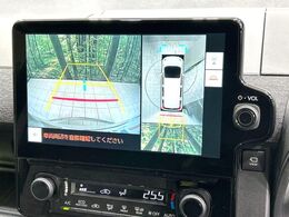 【パノラミックビューモニター】専用のカメラにより、上から見下ろしたような視点で360度クルマの周囲を確認することができます☆死角部分も確認しやすく、狭い場所での切り返しや駐車もスムーズに行えます。