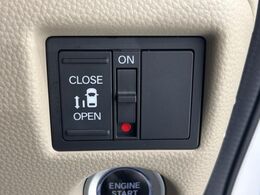 【パワースライドドア】スマートキーや運転席のスイッチでスライドドアの開閉が可能♪電動だから力を入れてドアを開ける必要が無く、小さいお子様でも、重い荷物を持っている時もラクに開け閉めできます♪