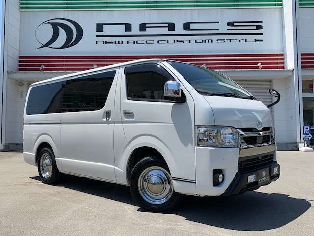 お待たせしました！R3年式のハイエースバン入庫しました！4WD　ディーゼルになりますので、パワフルな走りをしてくれます！ベットキットも装着しておりますので、車中泊にも使用できますよ！