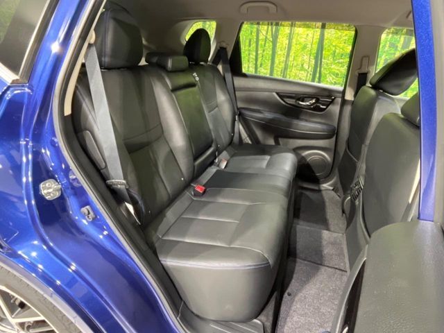 後部座席も気になるようなキズ・汚れやへたり等、大きなダメージはなく、良好な状態です。