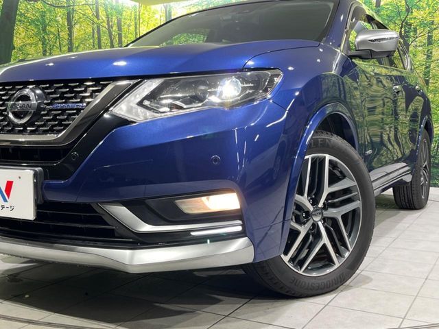 【LEDヘッドライト】悪天候や夜間走行時も良好な視界を確保し安心して運転できる高輝度LEDヘッドライトを装備！点灯速度が早く、消費電力も抑えられています。