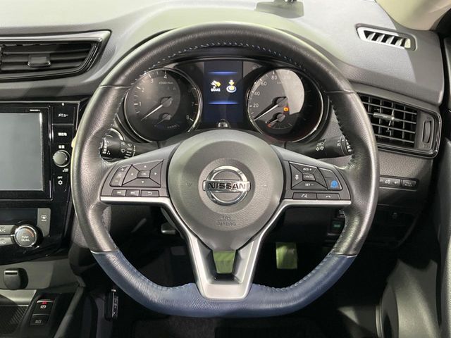 ステアリングも使用感が少なく、きれいな状態となっております♪