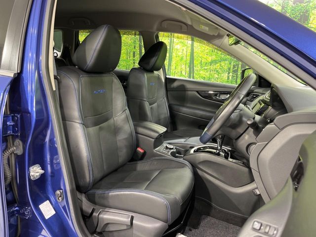 運転席シート廻りは使用感も少なく、良好な状態となっています。前オーナー様が丁寧に使っていたことがよくわかりますね。