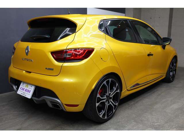 各種コーティング、内装コーティング、クリーニングなど、お客様のご予算に合わせたプランをご提案いたします。カスタム、板金修理ももちろん可能でございますので、お気軽にお申し付けください。