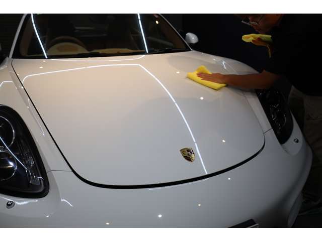 高級車から軽自動車まで度の車両でも同じ品質の磨きを行います。当社の価格の違いはすべてサイズの違いです。外装の磨きに時間がかかる車両でも、追加料金をいただくことは有りません！