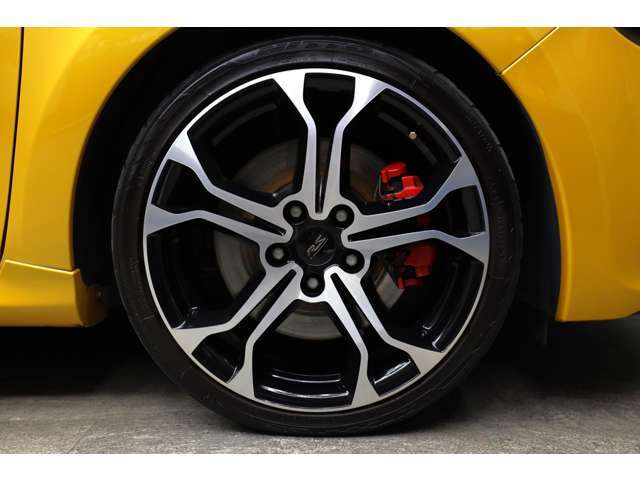 オートローンのお取り扱いもございます。お支払い回数は120回までご利用いただけます。また、複数の信販会社と提携しておりますので、簡単な情報のみで審査可能です。