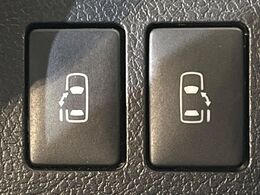 【両側パワースライドドア】スマートキーや運転席のスイッチで後席両側スライドドアの開閉が可能♪電動だから力を入れてドアを開ける必要が無く、小さなお子様でも簡単に開け閉めでき快適です♪