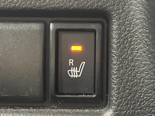 【シートヒーター】寒い日に重宝するシートヒーター！エアコンより早く温まってくれるので寒がりの人も安心ですね♪エアコンの温風は乾燥するから苦手、という方にもをおすすめです。