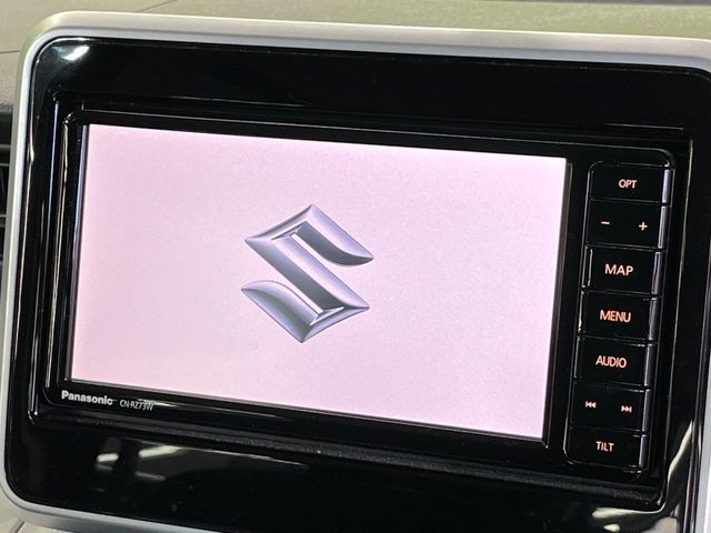 【純正ナビ】人気の純正ナビを装備しております。ナビの使いやすさはもちろん、オーディオ機能も充実！キャンプや旅行はもちろん、通勤や買い物など普段のドライブも楽しくなるはず♪