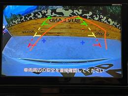 【バックカメラ】駐車時に後方がリアルタイム映像で確認できます。大型商業施設や立体駐車場での駐車時や、夜間のバック時に大活躍！運転スキルに関わらず、今や必須となった装備のひとつです！