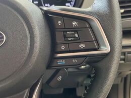 【全車速追従機能付クルーズコントロール】高速道路での長距離走行が楽に！！自動で速度を保つクルーズコントロールが、衝突軽減システムと連携し、前方の車両を感知して車間を保つように速度調節してくれます！！