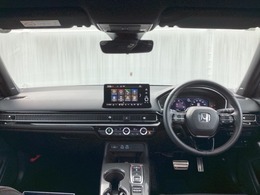 フロントガラスが大きく、ワイドな視界で運転もしやすくなるように設定されています。
