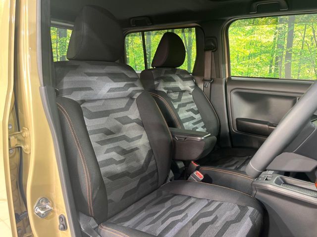 運転席シート廻りは使用感も少なく、良好な状態となっています。丁寧に使われていたことがよくわかりますね。