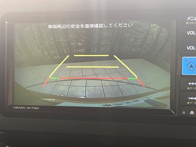【バックカメラ】駐車時に後方がリアルタイム映像で確認できます。大型商業施設や立体駐車場での駐車時や、夜間のバック時に大活躍！運転スキルに関わらず、今や必須となった装備のひとつです！