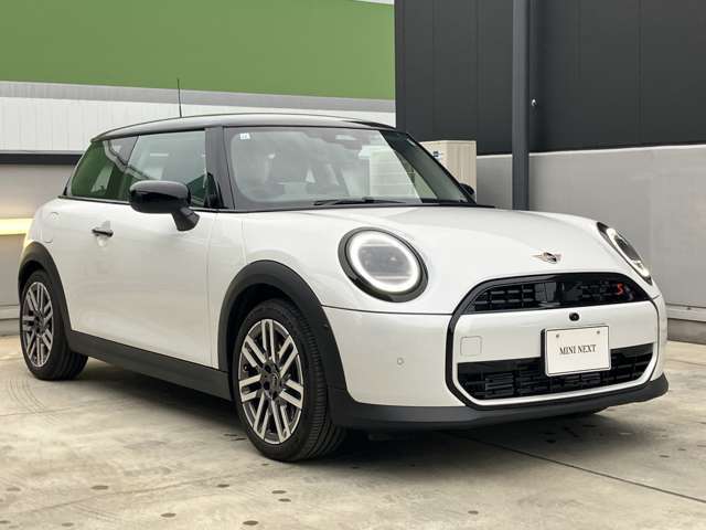 MINI NEXTは第三者品質評価制度も採用しております。AIS方式による車両品質評価制度も導入し公平な車両コンデション評価を行うことにより車両品質の透明性を高めると同時に更なる信頼と安心をお届けします