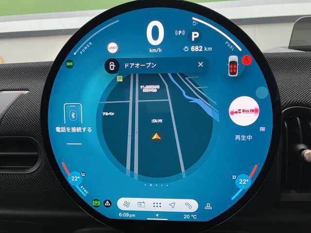 オートエアコン搭載、ご希望の温度設定で最適な室内空調を保ちます
