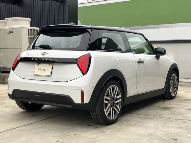 MINIのお車は、“駆け抜ける歓び”を体現しております。走行の安定性とコーナリングの良さを追求し、思い通りにハンドルの操作可能です。