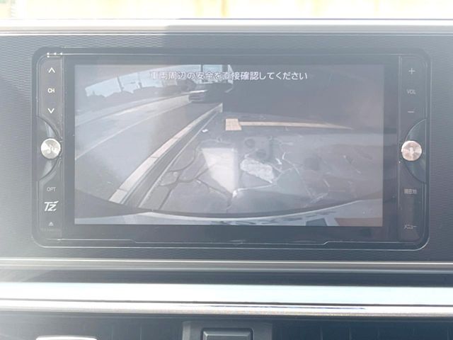【バックカメラ】駐車時に後方がリアルタイム映像で確認できます。大型商業施設や立体駐車場での駐車時や、夜間のバック時に大活躍！運転スキルに関わらず、今や必須となった装備のひとつです！