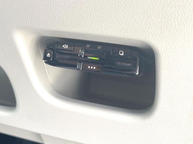 【ETC】高速道路の料金所をストレスなく通過！話題のスポットやサービスエリアに多い「スマートIC」利用時は必須のアイテムです。当店でセットアップを実施、ご納車当日からすぐにご利用いただけます！