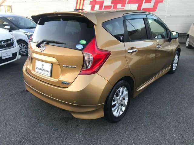 自社工場完備です！車検やオイル交換等のメンテナンスも当社へお任せ下さい！