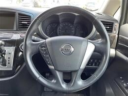 こちらはハンドル周りの写真です。中古車なので、若干の使用感はありますが、破損、不具合等はありません。ユーザー様から買取した車両を、一台一台チェックして問題のない車両を掲載しております。ご安心ください。