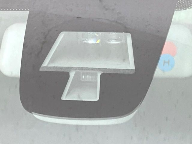 【スズキ　セーフティサポート】走行中に前方の車両等を認識し、衝突しそうな時は警報とブレーキで衝突回避と被害軽減をアシスト。より安全にドライブをお楽しみいただけます。