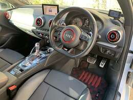 ハーフレザーシート　前席電動シート