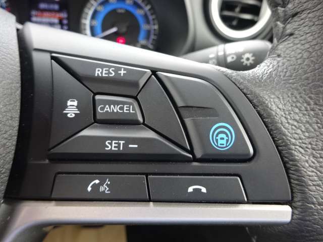 プロパイロット装備、長時間の高速道等の運転をサポートしてくれます。
