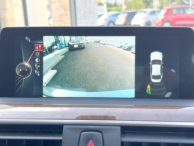 ●ガイドライン付きバックカメラ：不安な駐車もこれで安心！ガイドライン付きなので狭い箇所での駐車もラクラクです！