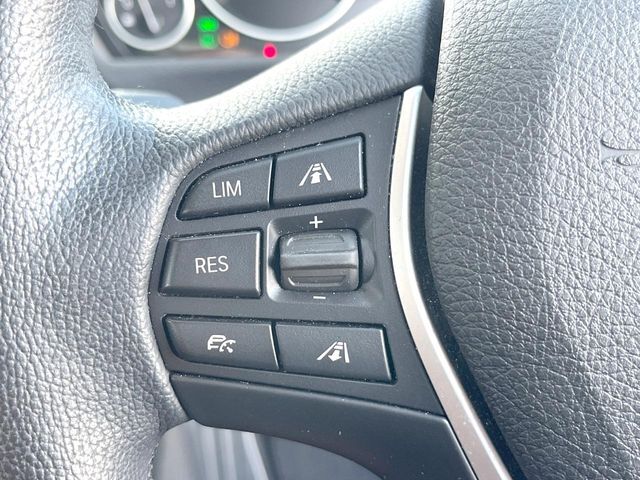 ●アクティブクルーズコントロール：前の車との車間距離を一定にとりつつ、一定速度で自動走行してくれる次世代のクルーズコントロール！主に高速道路や自動車専用道路で使用する便利な機能です！