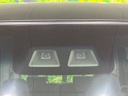 【スマートアシスト】走行中に前方の車両等を認識し、衝突しそうな時は警報とブレーキで衝突回避と被害軽減をアシスト。より安全にドライブをお楽しみいただけます。