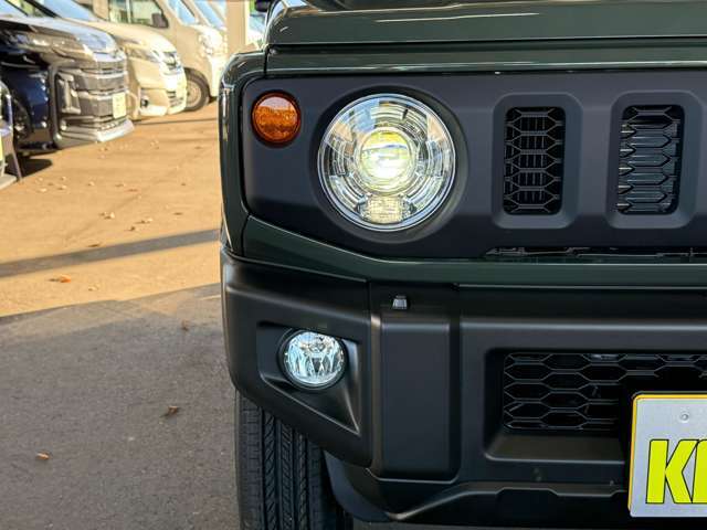 【LEDヘッドライト】夜間明るく視界良好で事故防止や疲労軽減にも繋がり安心です。