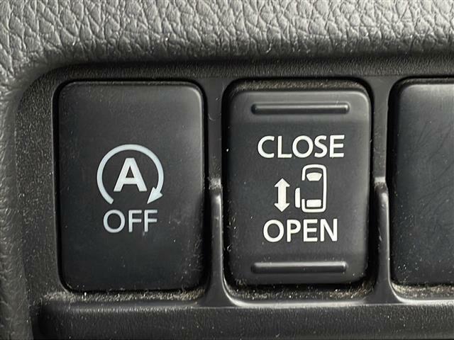 【パワースライドドア】小さなお子さまでも、助手席側のスライドドアはボタン一つで乗り降りラクラクです！両手に荷物を抱えている時でもボタンを押せば自動で開閉してくれます。