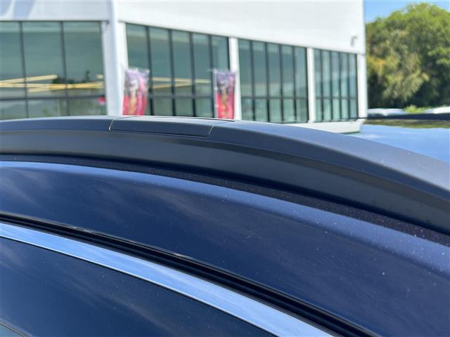 【ルーフ】大きなへこみや色褪せもなくきれいな状態です！ひょう害車は販売いたしませんのでご安心ください。