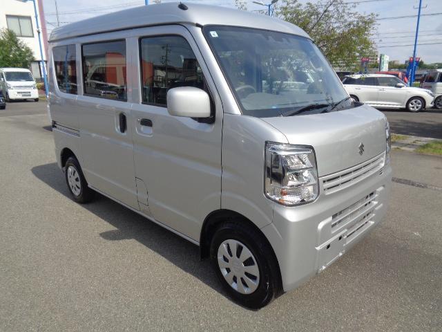 当店の車両はご納車前にバッテリー交換・ワイパーゴム交換・オイル交換・フィルター交換を行い当店サービススタッフが不具合箇所がないか？お客様に安心してお乗りいただく為の心のこもった点検を実施しております。
