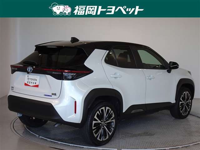 色は人気のプラチナホワイトパールマイカとブラックのツートンです。