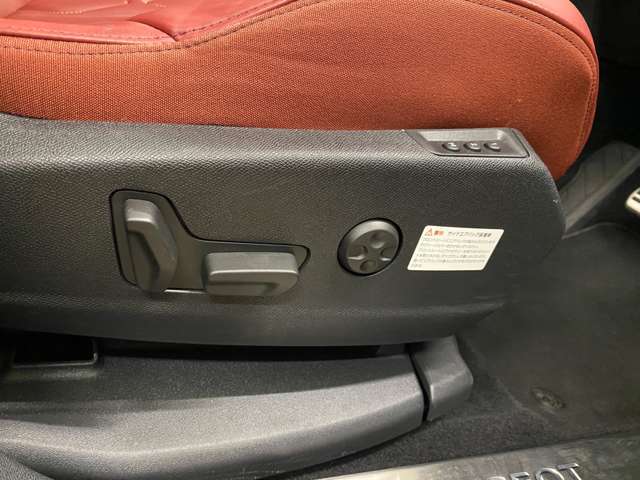2メモリー機能付きのパワーシートを装備しているので、ご家族などでの共有もしやすいですね！