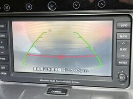 【バックカメラ】駐車時に後方がリアルタイム映像で確認できます。大型商業施設や立体駐車場での駐車時や、夜間のバック時に大活躍！運転スキルに関わらず、今や必須となった装備のひとつです！