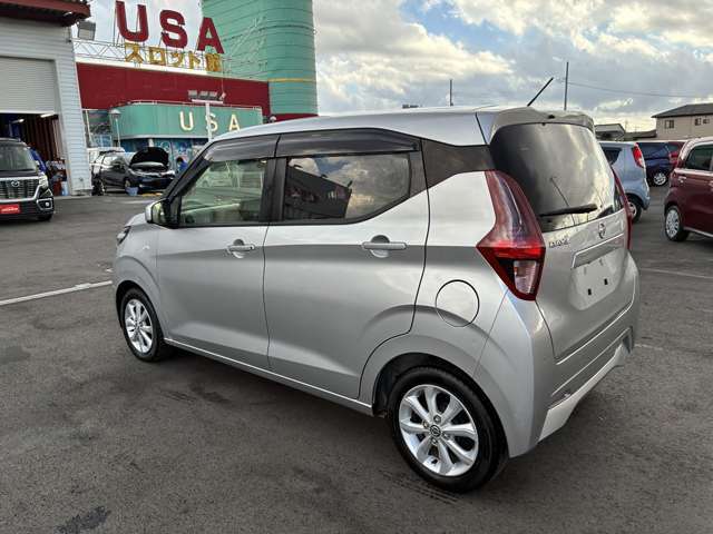 ☆チャンスの魅力10☆　　お客様に少しでも安くお車を提供するために、チャンスでは店舗看板や、装飾、展示車両用のポップやシールなど、ほとんどの物を自社制作しています！スタッフの手作りの物も多数あります！