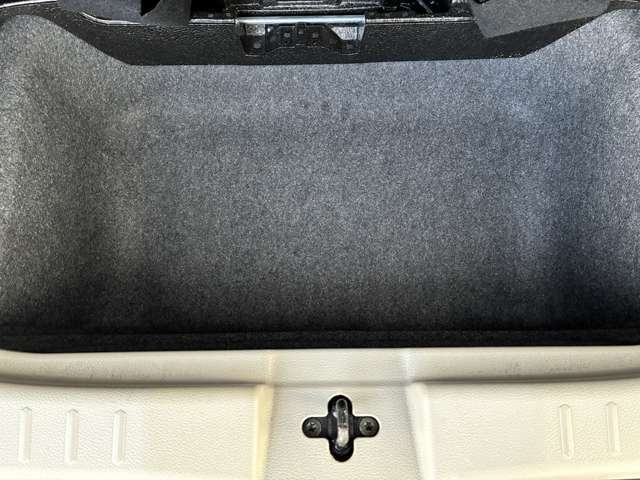 お客様の暮らしに必須なお車を提案し、その後のカーライフを支える。私達はお客様のお役に立ちたい、強い思いで日々仕事をさせて頂いています。おかげさまで12店舗となりました。これからも努力を続けていきます。