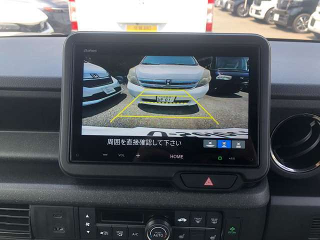 初心者の方や運転が苦手な方でも安心して駐車ができるリアカメラです。
