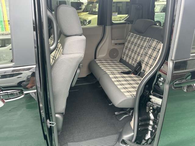 ★5年間新車保障★初度登録から5年間の新車保証が含まれています。長期間、安心してお乗り頂けます！保障費用は支払総額に含まれています！遠方のお客様は保証継承後、お近くのディーラーにて保証が受けられます！