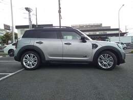 弊社ではせっかくご来店いただきましても商談などにより展示・保管店舗が複数御座いますので、現車確認・ご試乗などをご希望の際には、事前にお問い合わせの上ご確認下さいます様、お願い申上げます。