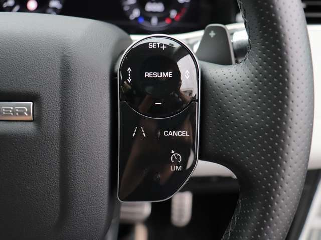 販売する中古車は電球1個に至るまでの全パーツを3ヶ月間保証するだけでなく、ご納車後1年10,000km以内に交換が見込まれる消耗品類、油脂類等を交換しています。